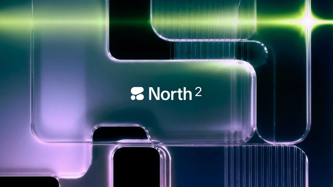 Arte oficial do Cohere North 2 com o nome do produto sobre formas translúcidas em tons de verde e roxo.