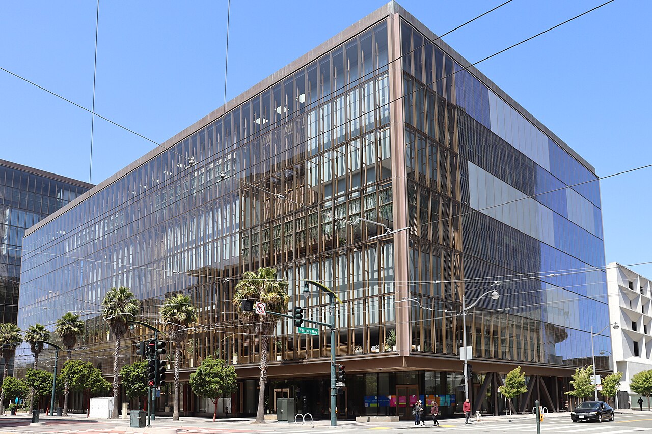 Fotografia do prédio na Third Street, em San Francisco, que abrigava a sede da OpenAI quando a imagem foi registrada.